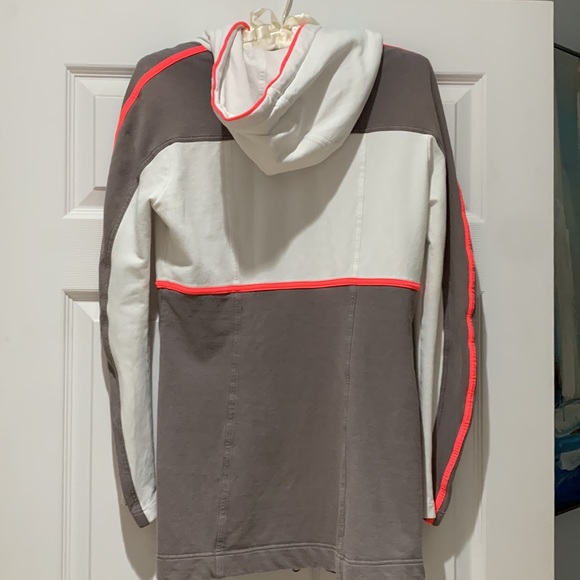 Zippered jacket - Picture 8 of 9